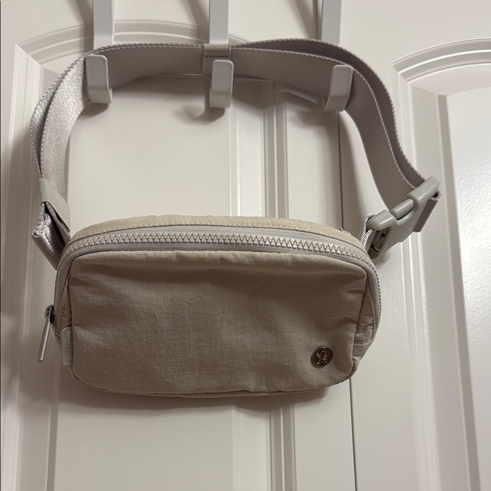 NWOT Lululemon Belt Bag